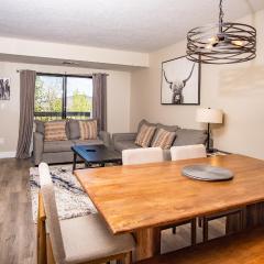 Fresh and Modern Superior Deluxe Shadow Ridge Top Floor Condo Walk to Skiing Restaurants Shops