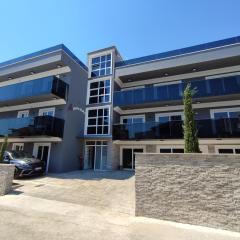 Luxury Apartments-LA Dino Maky