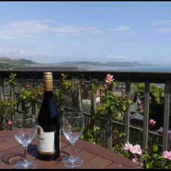 Fantastic spacious house with beautiful panoramic views of the bay Only a few minutes walk from beach harbour and restaurants This house has 3 bedrooms 3 bathrooms and 2 lovely sitting rooms