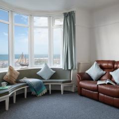 Beachcliffe House - Sea front property - Sleeps 10 - Pet friendly