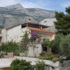 Apartments with parking space Makarska - 6691