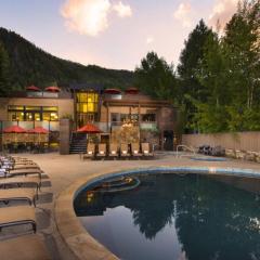 Luxury 1 Bedroom Downtown Aspen Vacation Rental With Access To A Heated Pool, Hot Tubs, Game Room And Spa