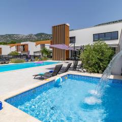 Nice Home In Grizane With 9 Bedrooms, Wifi And Outdoor Swimming Pool