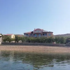 Villa Maestral