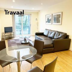 Travaal.©om - 2 Bed Serviced Apartment Farnborough