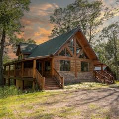 Northwoods Log Cabin - 3 acre retreat!