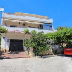 Apartments with parking space Seget Vranjica, Trogir - 11273