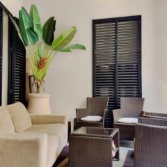 Selecta Elegante Apartamento con Patio en Centro Historico