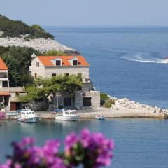 Apartments by the sea Zaklopatica, Lastovo - 8340