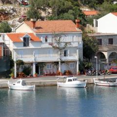 Apartments by the sea Zaklopatica, Lastovo - 8357