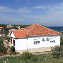 Apartments by the sea Ugljan - 8304