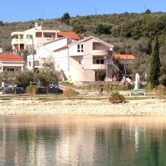 Apartments by the sea Cove Mala Lamjana, Ugljan - 11019