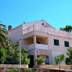 Apartments with parking space Sumartin, Brac - 11387