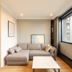 17183AB New York Concept House CHECK-IN 24-7