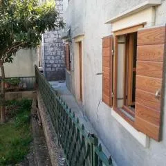 Apartments by the sea Kastel Stafilic, Kastela - 11539