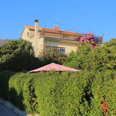 Apartments with a parking space Kastel Luksic, Kastela - 13734