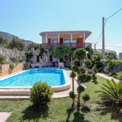 Family friendly apartments with a swimming pool Kastel Sucurac, Kastela - 14047