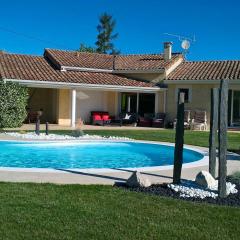 Villa de 4 chambres avec piscine privee jardin clos et wifi a Paulhac