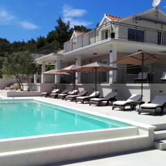 Seaside apartments with a swimming pool Mudri Dolac, Hvar - 10432