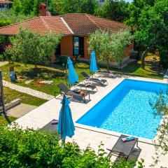 Family friendly house with a swimming pool Sveti Lovrec, Central Istria - Sredisnja Istra - 14432