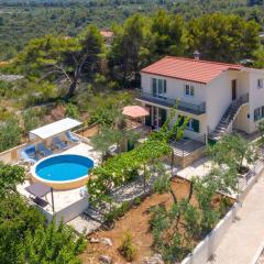 Holiday house with a swimming pool Rogac, Solta - 16444