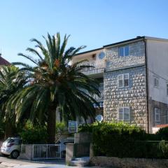 Apartments with a parking space Makarska - 16521