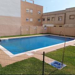 Duplex céntrico con piscina a 100m de la playa.
