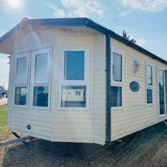 Luxury 2 Bedroom 2 bathroom Caravan-small sofa 1 pers