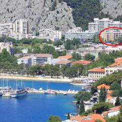 Apartments with a parking space Omis - 16952