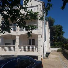 Apartments with parking space Okrug Gornji, Ciovo - 17032