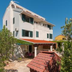 Apartments with parking space Supetar, Brac - 16923