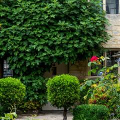 Lovedays Cottage, A Luxury 16th Century home in Painswick