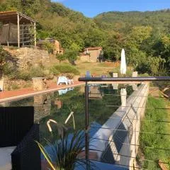 Metato con piscina e giardino