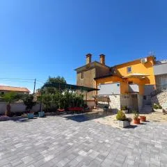 Apartment & Studio Vrdoljak