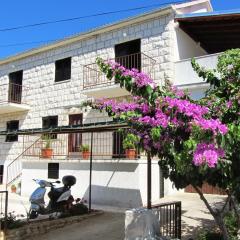 Apartments with a parking space Sutivan, Brac - 744