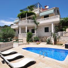 Seaside apartments with a swimming pool Puntinak, Brac - 769