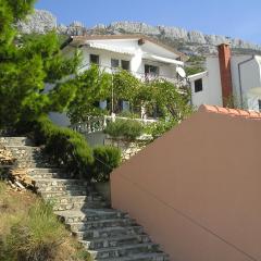 Apartments with a parking space Pisak, Omis - 1009