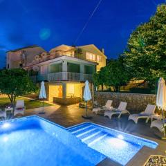 Family-friendly apartments with swimming pool Okrug Gornji, Ciovo - 18827