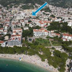 Apartments with parking space Makarska - 18898