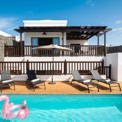 Stylish 6 Bedroom Villa Princesa - Hot Tub - Heated Pool - Near Beach & Waterparks