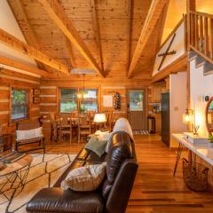 Creekside Cabin - Seven Devils,NC - Pet-Friendly, Close to Hiking & Fishing, and Family Games!