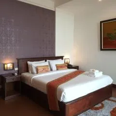 시즌스 리버사이드 호텔 (Seasons Riverside Hotel)