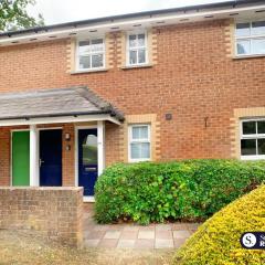 Wokingham - 2 Bedroom Maisonette - With Parking