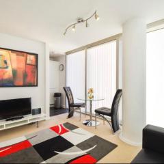 Central Hub Apartment with Balcony, Fast Wifi, Smart TV and Free Parking
