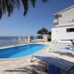 Family friendly house with a swimming pool Lokva Rogoznica, Omis - 4328