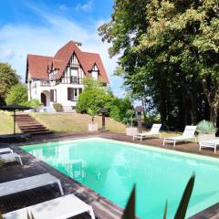 Villa avec vue et piscine à moins d'1h de Paris
