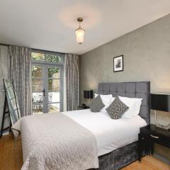 PenthouseStays nr Notting Hill - Luxury 2 Bedroom King Bed Apartment - near Portobello Road