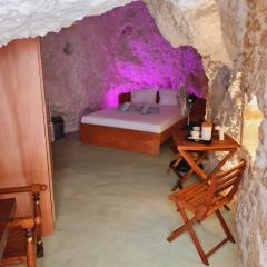 Anassa Cave by Estia