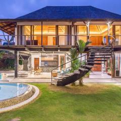 Tropical 5 BR Villa in the heart of Canggu