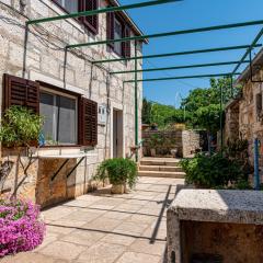 Apartments with a parking space Zrnovo, Korcula - 9239